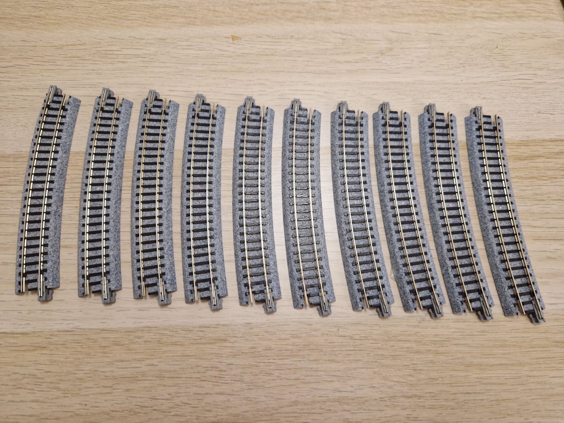 Kato Modellini di ferrovie: Kato N 10 x Gebogenes gleis – Usato da St-Aubin-Sauges venduto da Lo_Go