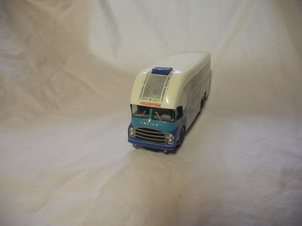 Miniature Camion Citerne UNIC ZU 120 - GAS-OIL MINITRUCKS 1/50 - MOBILGAZ V1090