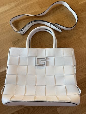 Guess Tasche Korbmuster