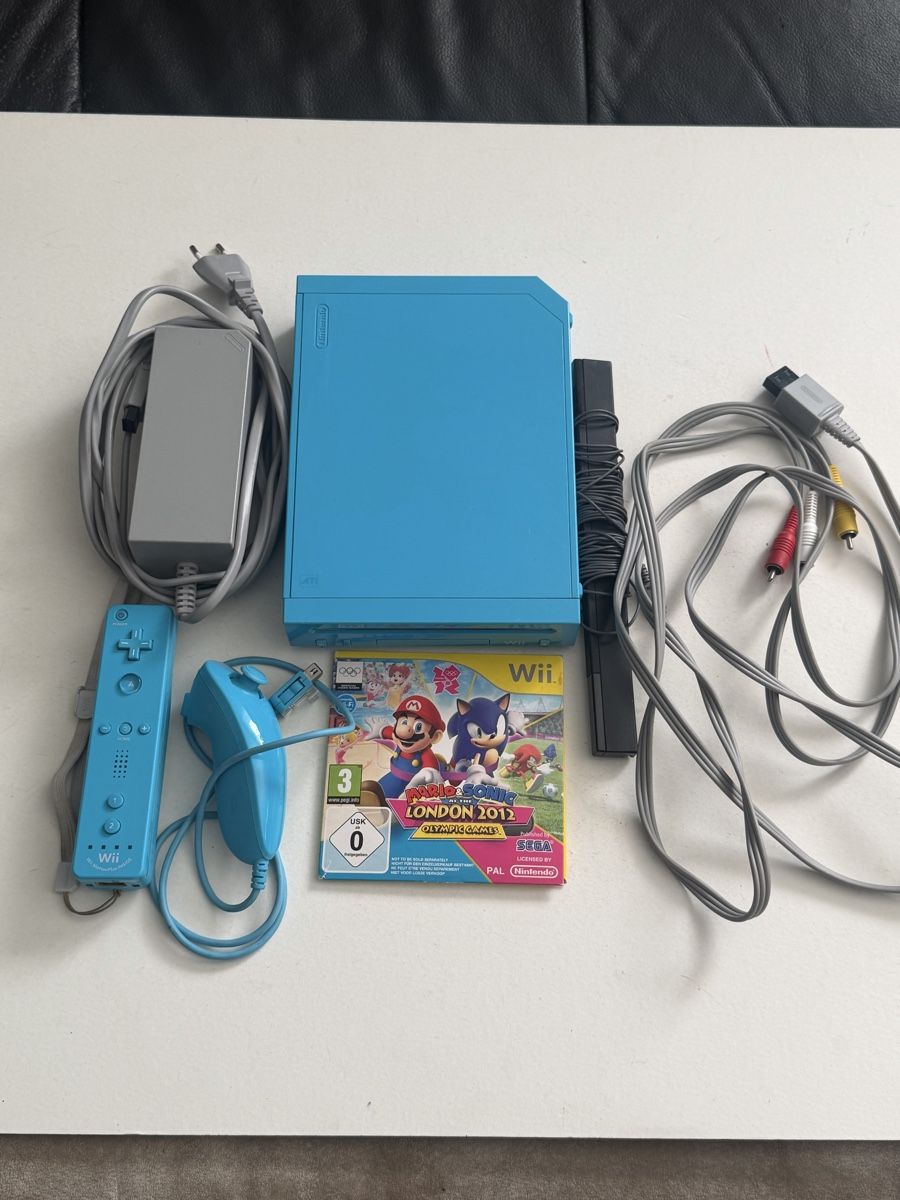 Nintendo Console: Console Nintendo Wii Bleu Ciel + Mario & Sonic 2012 – Usato da Genève venduto da sho_67qj
