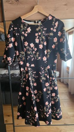Schönes Sommerkleid mit Blumenmuster, Grösse 38, Schwarz