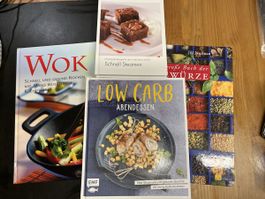 4 Kochbücher: Wok, Low Carb, Gewürze