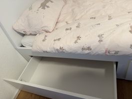 Bett weiss mit Schublade guter Zustand 90x200 cm
