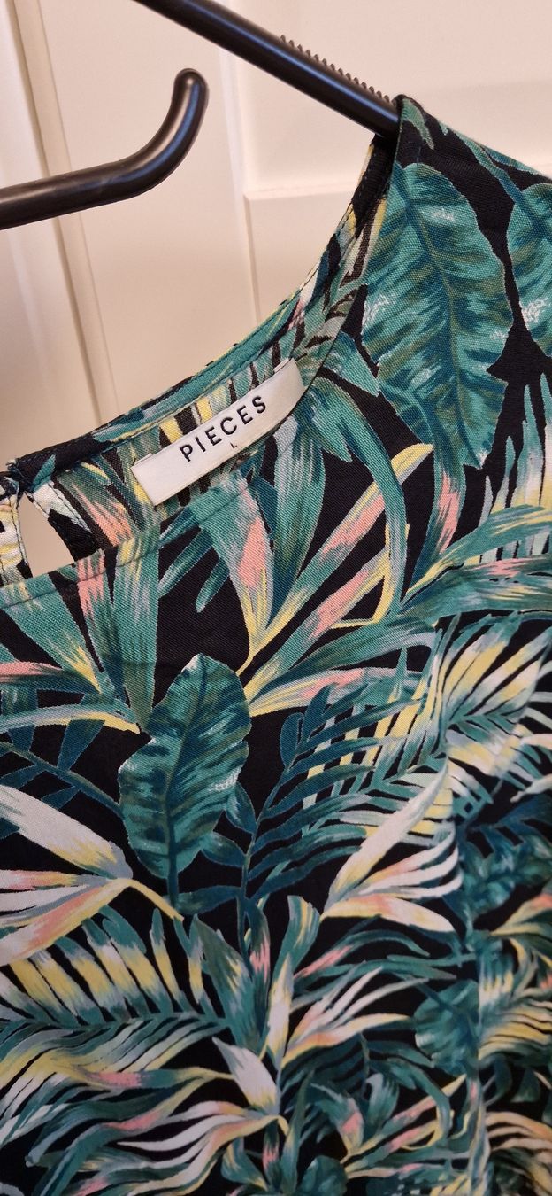 Pieces Blusen: Pieces Bluse grün Blätter L Viskose – Gebraucht aus Zürich von c.line89 2
