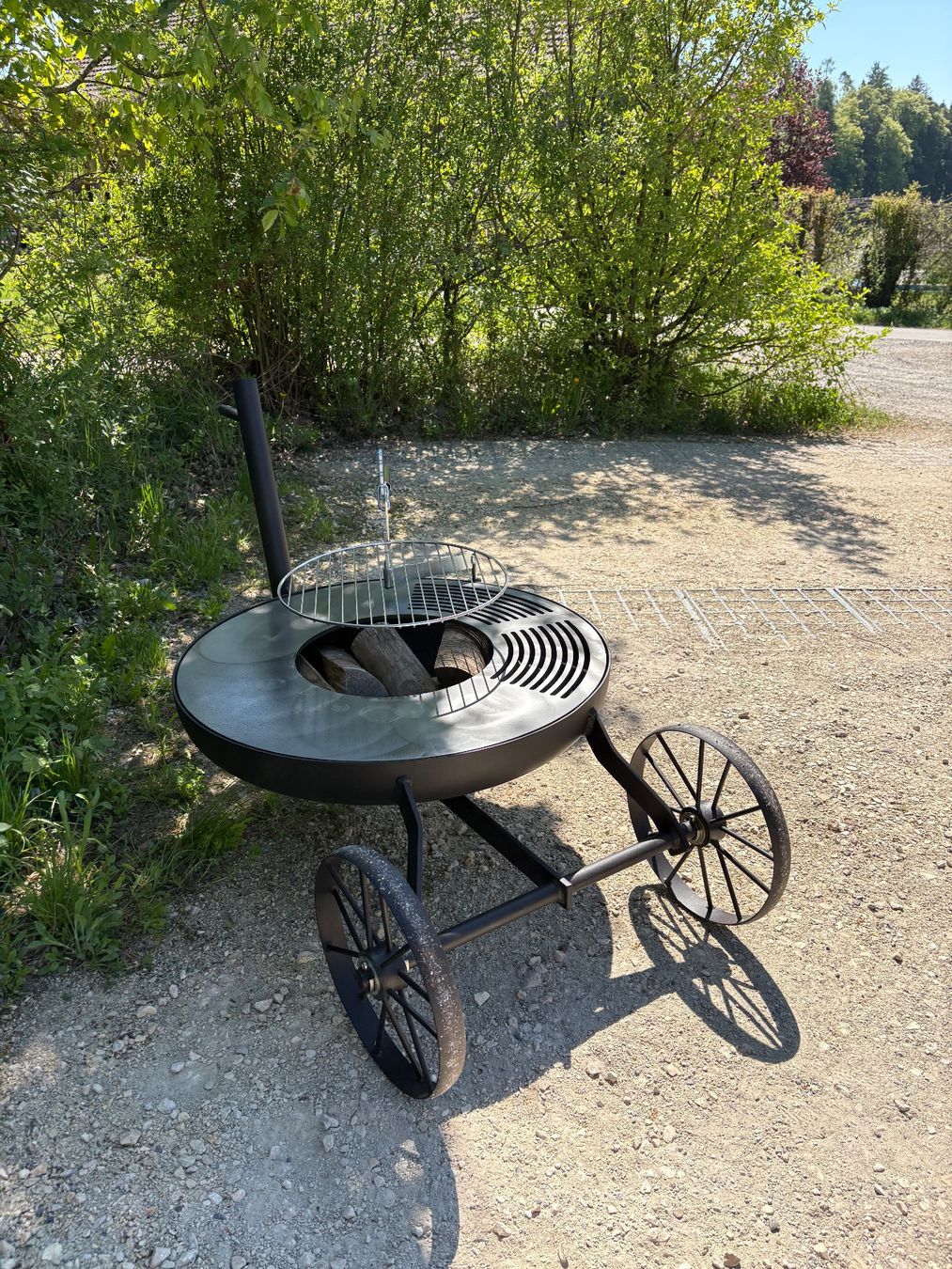 Griglie: Edle fahrbare Feuerschale mit Grillring – Nuovo (secondo la descrizione) da Oberwil-Lieli venduto da metal-works