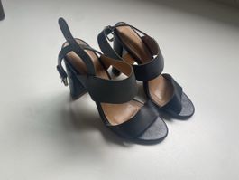 Schwarze Sandaletten mit Blockabsatz