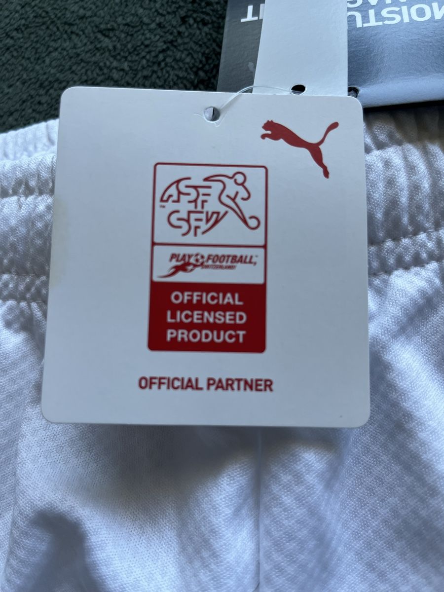 Schweizer Nati Trainer, Turnhosen & -trikots: Short équipe Suisse – Neu und originalverpackt aus Chambésy von Louwall_football 1