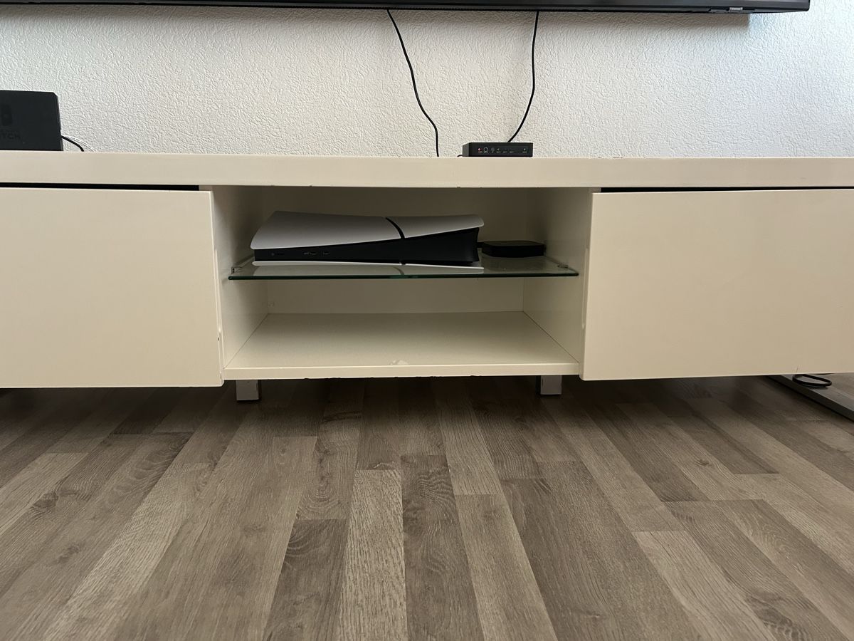 TV Möbel: Meuble TV, blanc – Gebraucht aus La Chaux-de-Fonds von asmir10 2