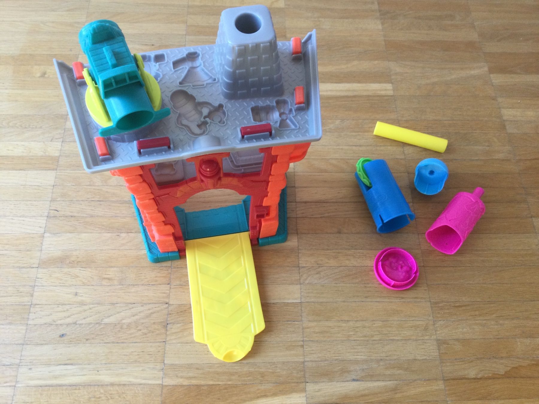 Play-Doh Giocattoli: Play-Doh Turm – Usato da Zürich venduto da ShadowVorlon 1