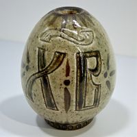 Lampe à huile en grés de Saint Triphon (VD) motifs religieux