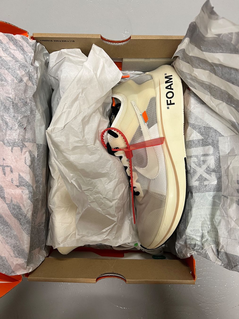 Nike Scarpe da uomo: Nike Zoom Fly Off-White - EU 45.5 – Nuovo e nell'imballaggio originale da Bern venduto da ElevenFive 1
