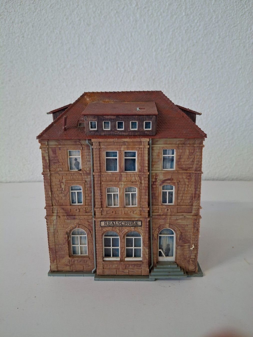 Kit di modellismo & Modellini statici: Modellhaus Realschule – Usato da Reichenburg venduto da AK307