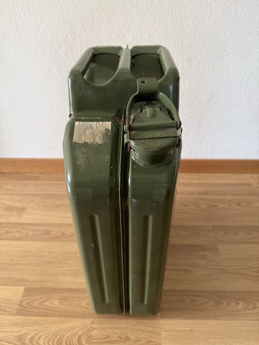 Schweizer Armee Benzinkanister: Bezinkanister – Gebraucht aus Grenchen von Bastet007 1