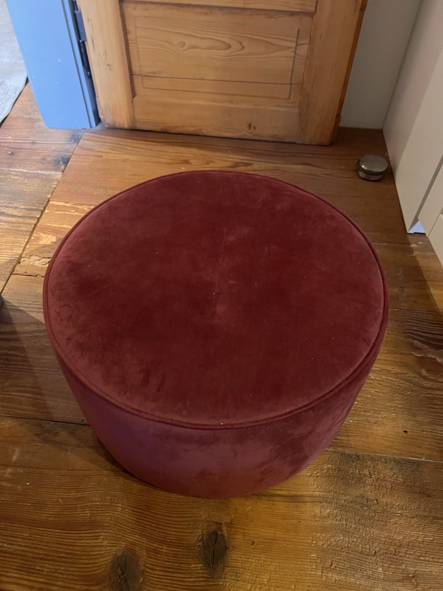 Hocker: Runder Hocker dunkelrot Samt ca. 40cm hoch – Gebraucht aus Zwillikon von mbe_j7xl 1