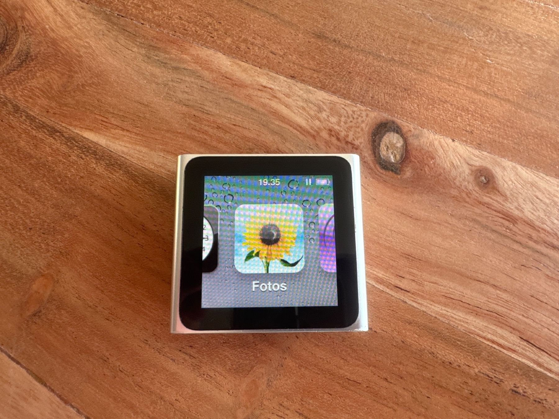 Apple Lettore multimediale portatile: iPod nano 6 Silber 8GB mit Ladekabel – Usato da St. Gallen venduto da hae_6rmh 1