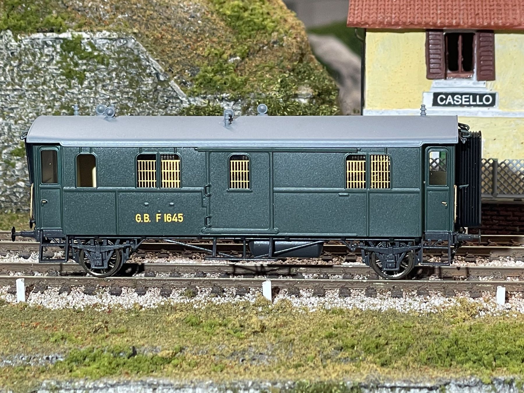 Born Modellini di ferrovie: Born, GB Postwagen F 1645 – Nuovo (secondo la descrizione) da Krummenau venduto da ferrotech