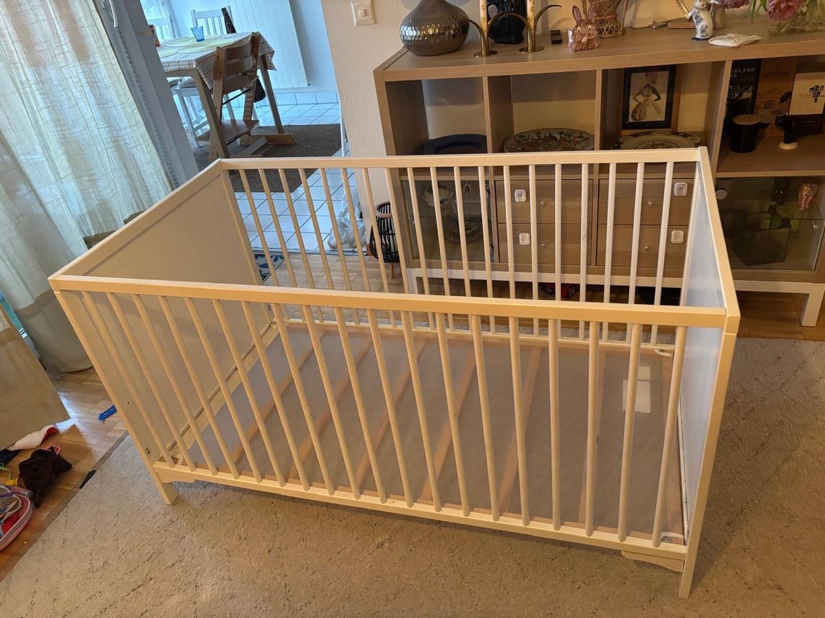 Ikea Lits: Lit bébé blanc IKEA – D'occasion à Petit-Lancy par Lio212