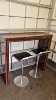 Massiver Bartisch mit 2 Barhockern  Lapalma Design