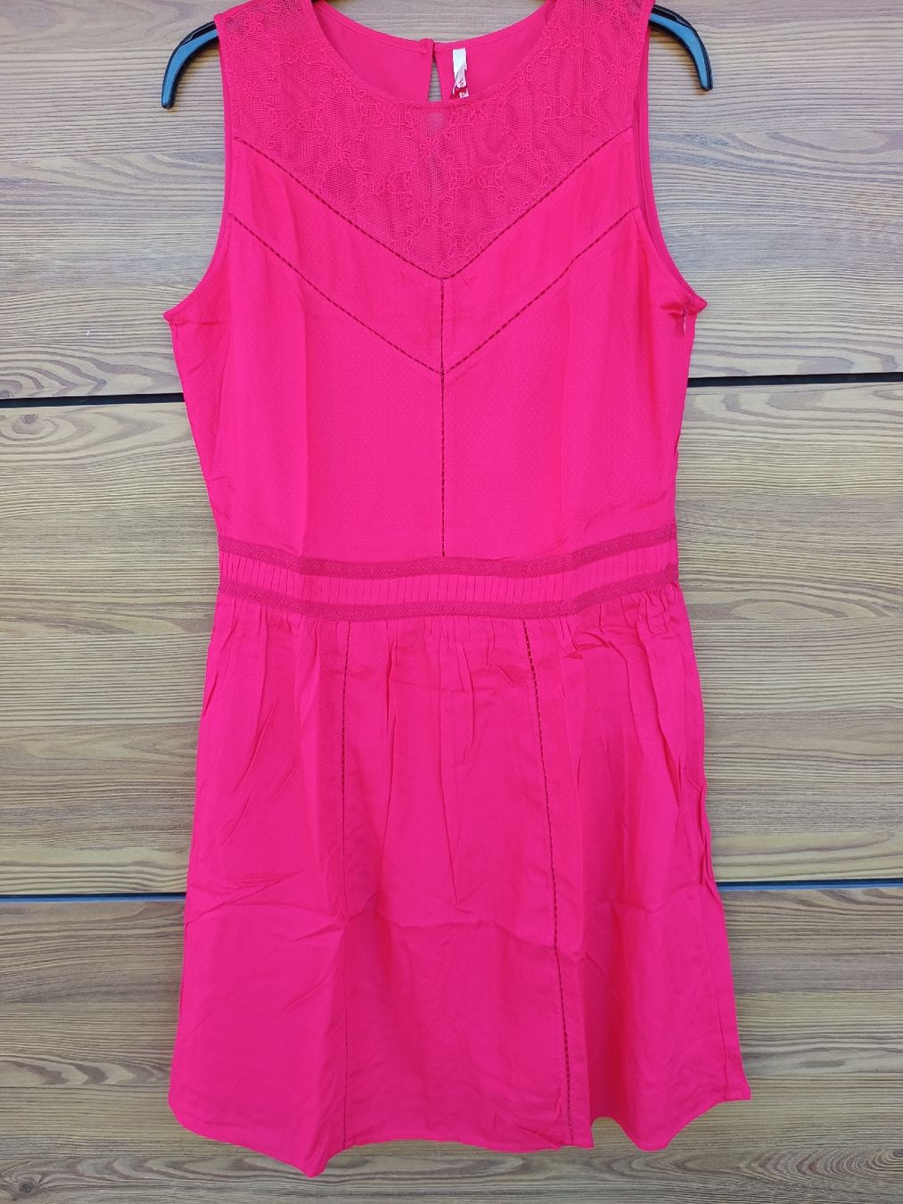 IKKS Vestiti: Robe coton rouge broderie plastron IKKS I-Code T42 – Nuovo e nell'imballaggio originale da Genève venduto da Brachiopode