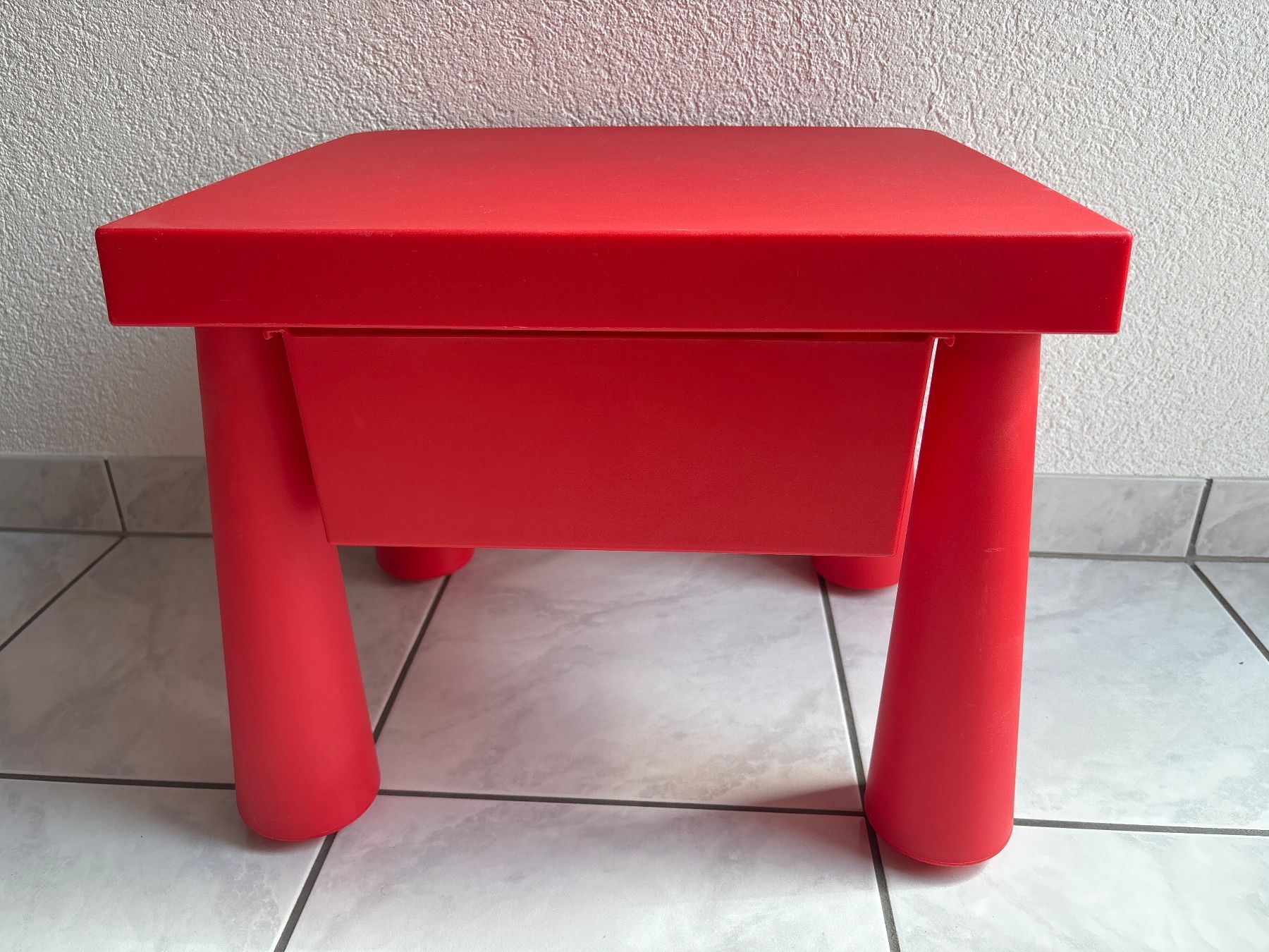 Ikea Tables de nuit: Roter Nachtisch, Kinderzimmer – D'occasion à Birmensdorf ZH par tan_nk9m 3