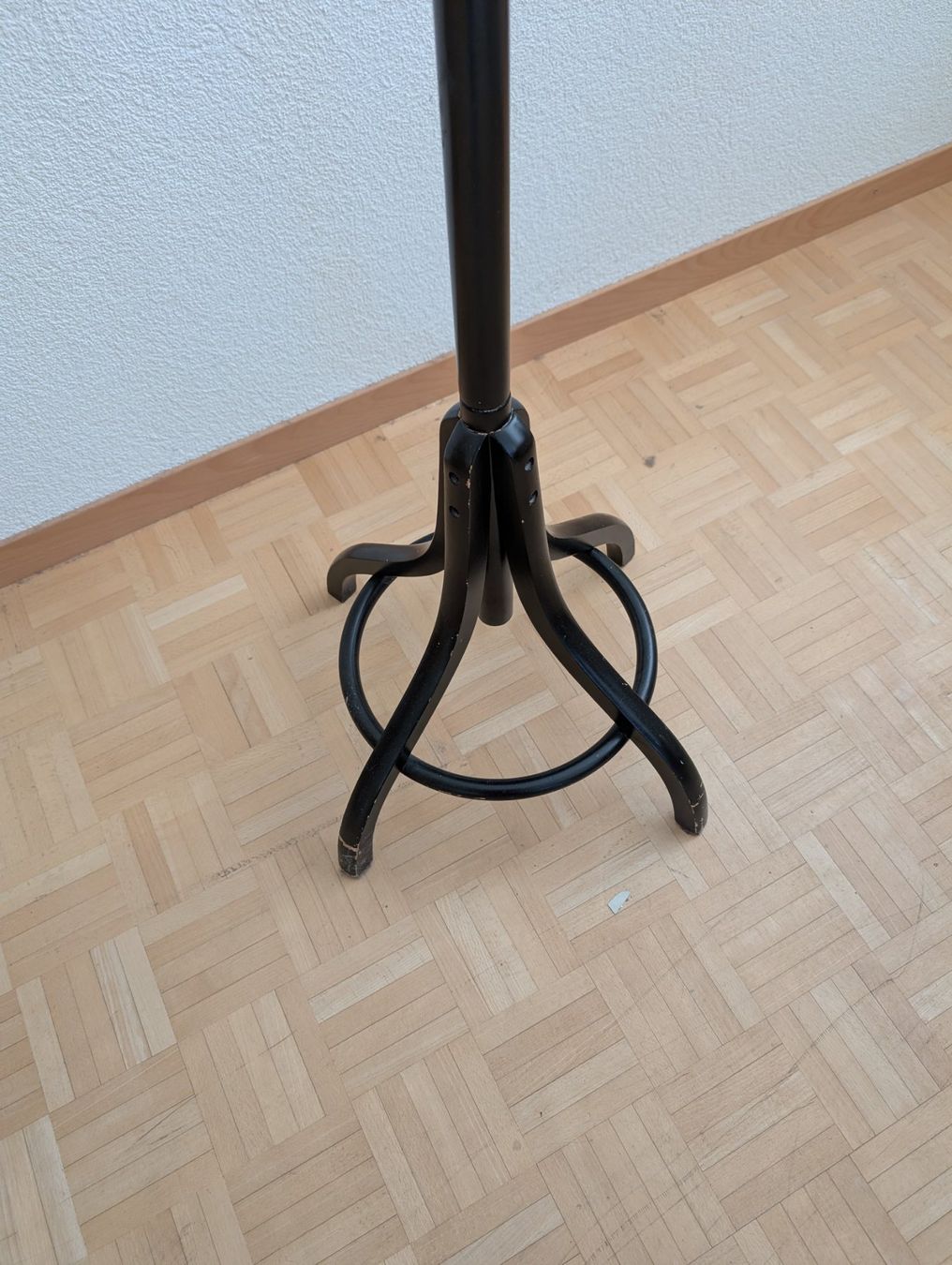 Guardaroba: Garderobe schwarze Vintage Look – Usato da Wil SG venduto da Yves_marion 1