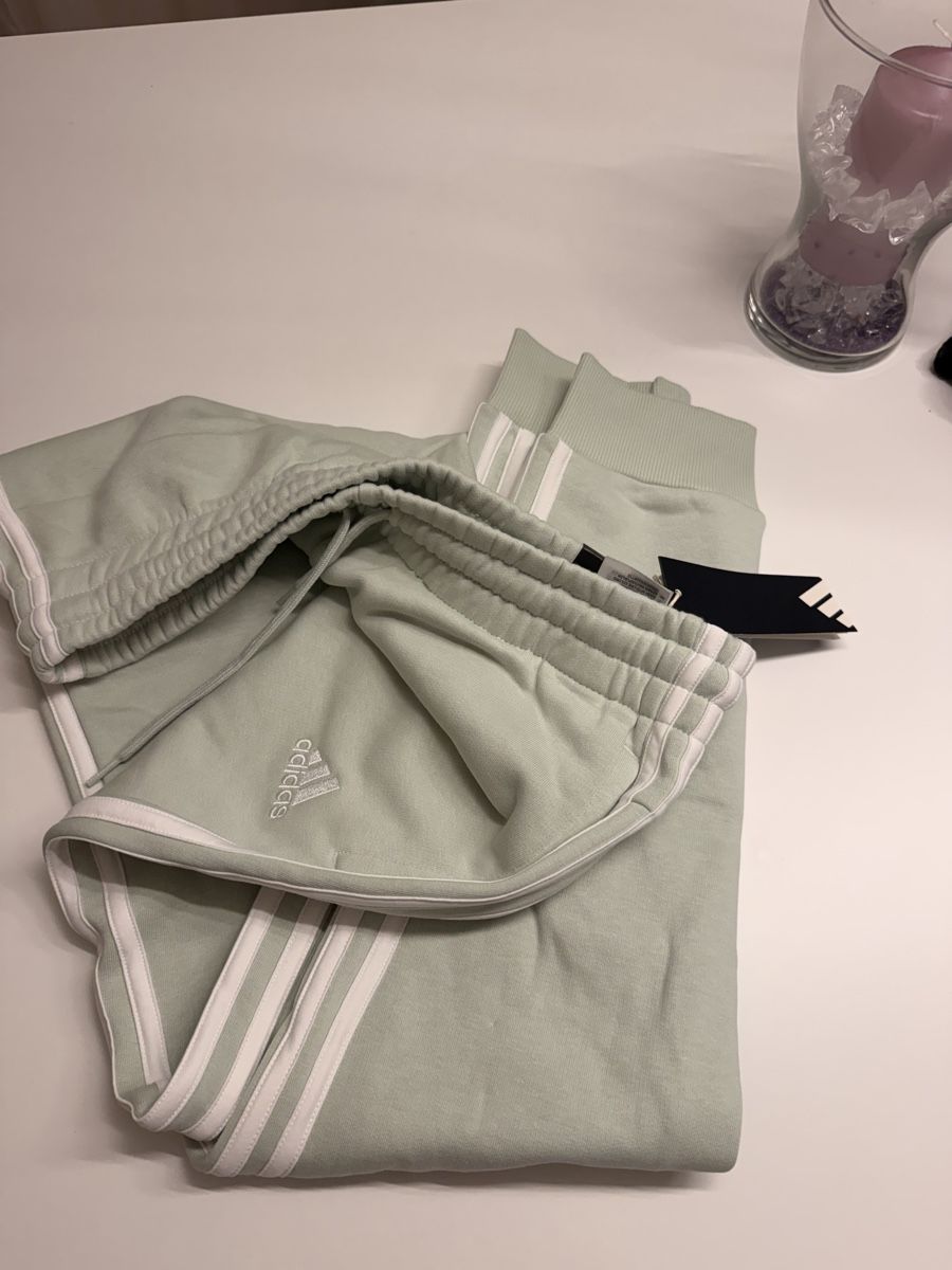 Adidas Hosen: Adidas Jogginghose mit Etikett  – Neu und originalverpackt aus Winterthur von Violeta_l 2