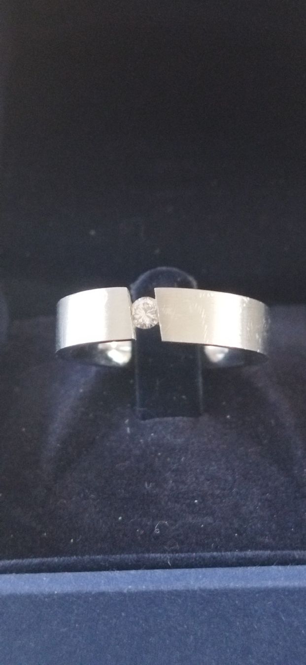 Swarovski Anelli: Swarovski Edelstahlring mit Zirkonia – Usato da Thun venduto da Leopardin63 1
