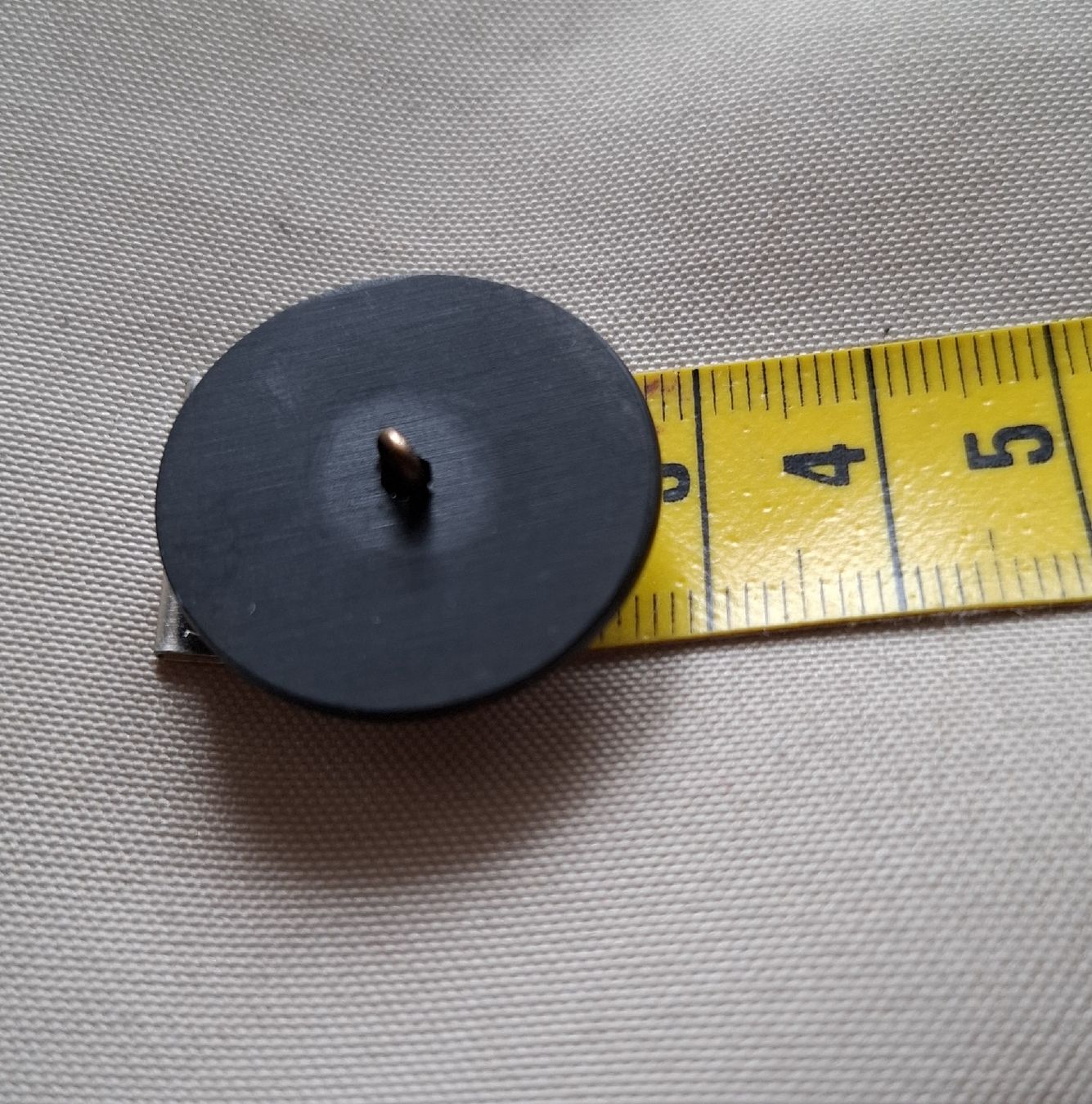 Bottoni: Schwarzer Knopf , 28 mm. – Usato da Dietikon venduto da Hirschkopf 3
