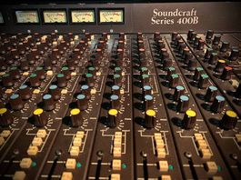 Table de mixage Soundcraft 400b 32/4/6 avec Flightcase