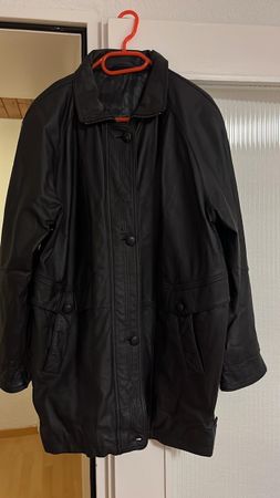 Schwarze Lederjacke, Top Zustand, ideal für den Winter!