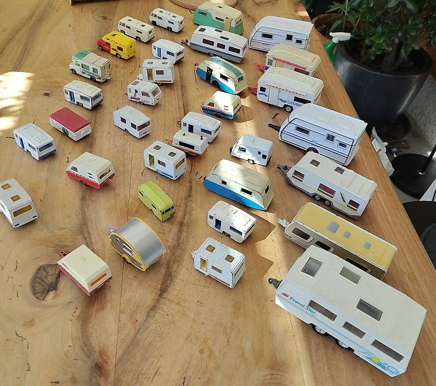 Kit di modellismo & Modellini statici: Modellwohnwagen – Usato da Sursee venduto da Buholz0