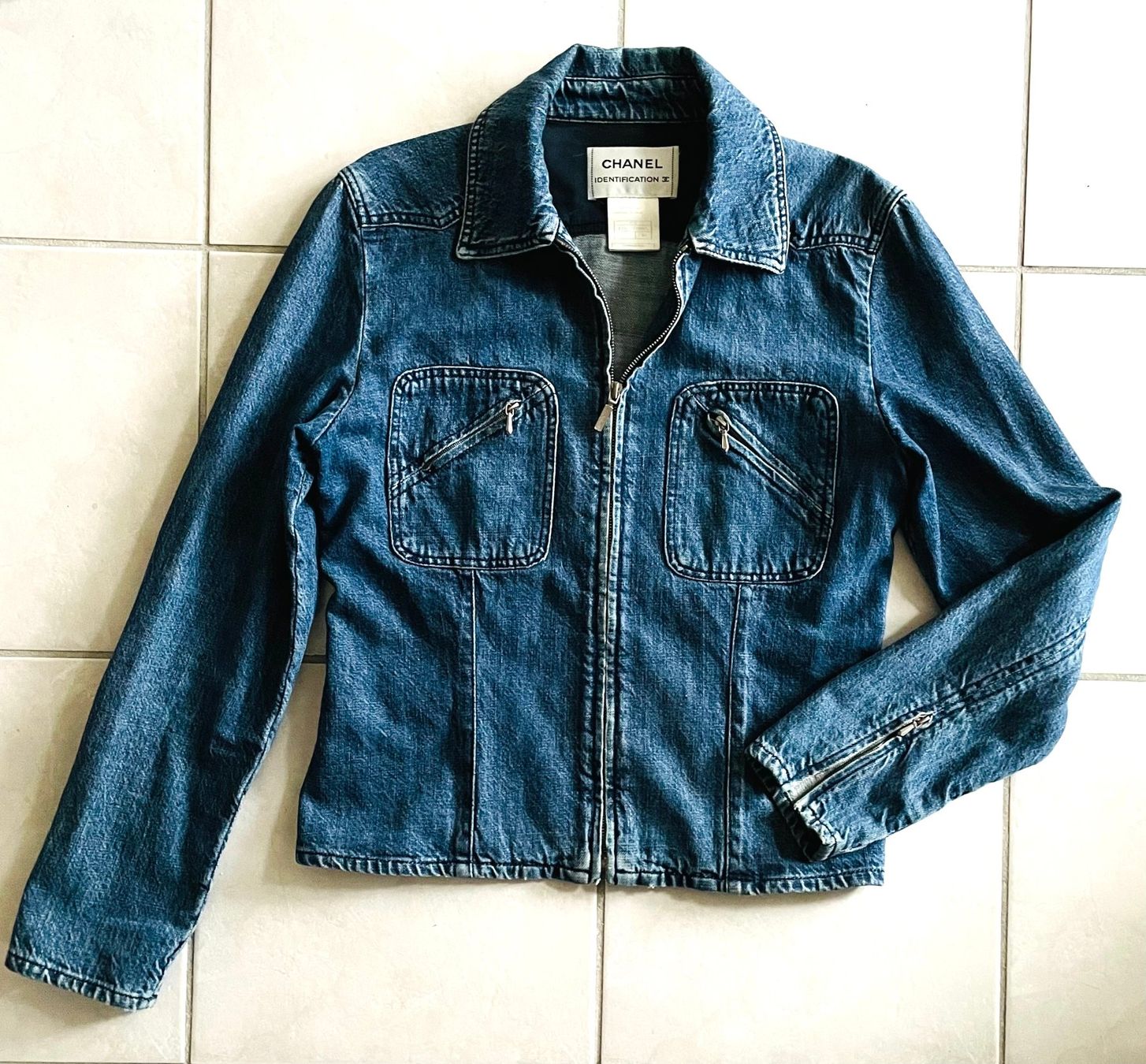 Chanel Giacche: CHANEL Jeansjacke – Usato da Etoy venduto da Diadefin