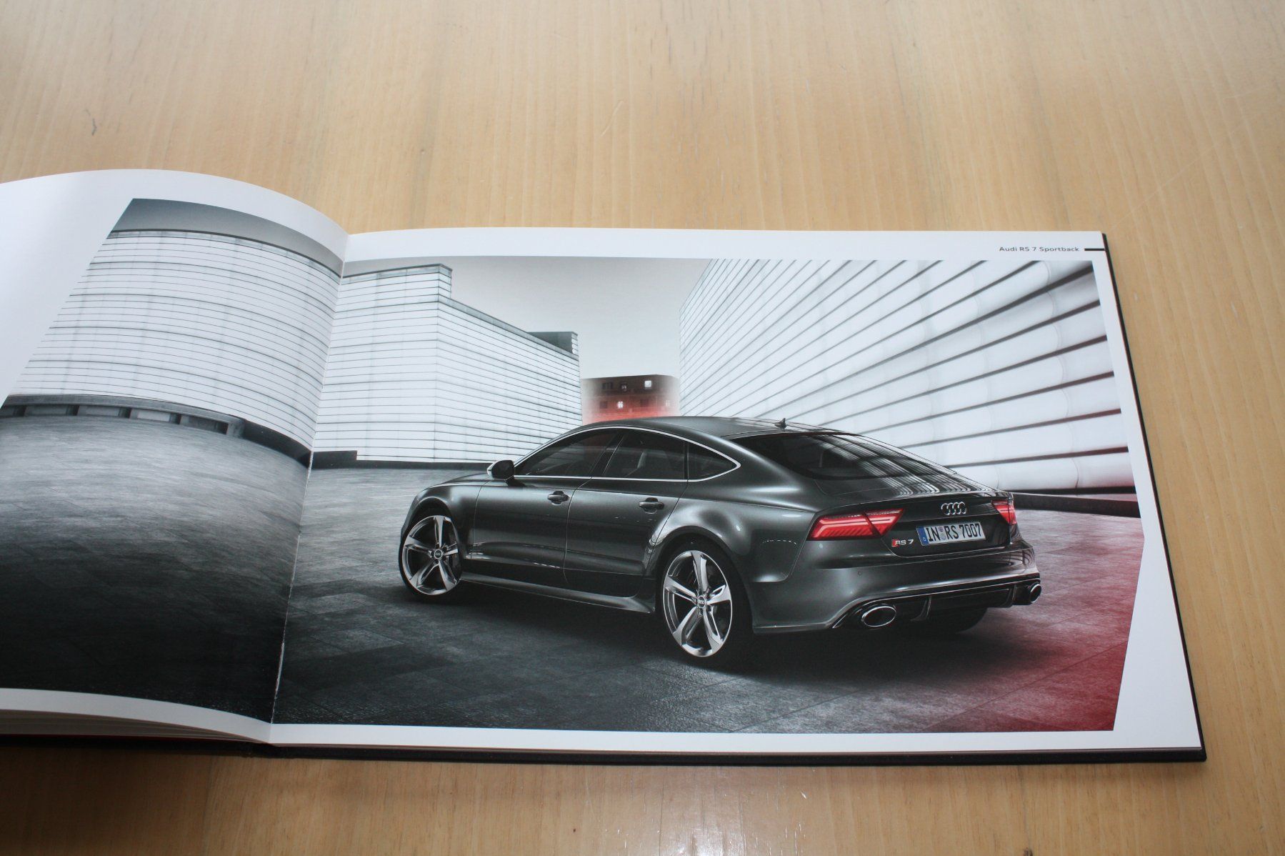 Audi Dokumente: Audi RS7 Hardcover Prestige Prospekt 4/2016 – Gebraucht aus Wikon von erwin400 6