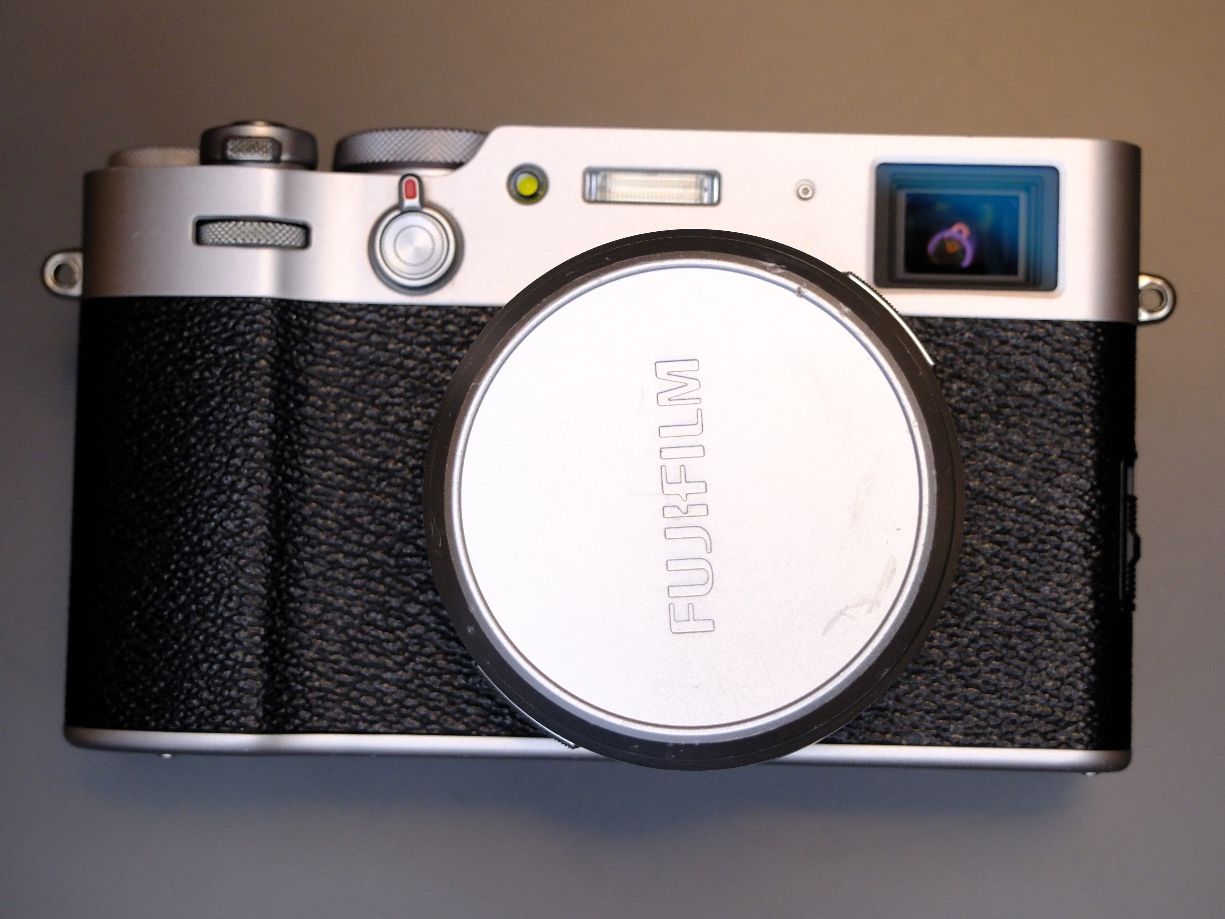 Fujifilm Fotocamera: Fujifilm X100V – Usato da Erlenbach ZH venduto da UKaempfe