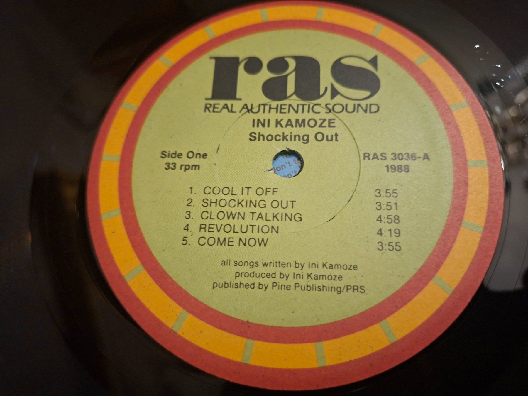 Dischi in vinile: Reggae LP - Ini Kamoze - Shocking Out – Usato da Bernex venduto da Wannabehasbeen01 2