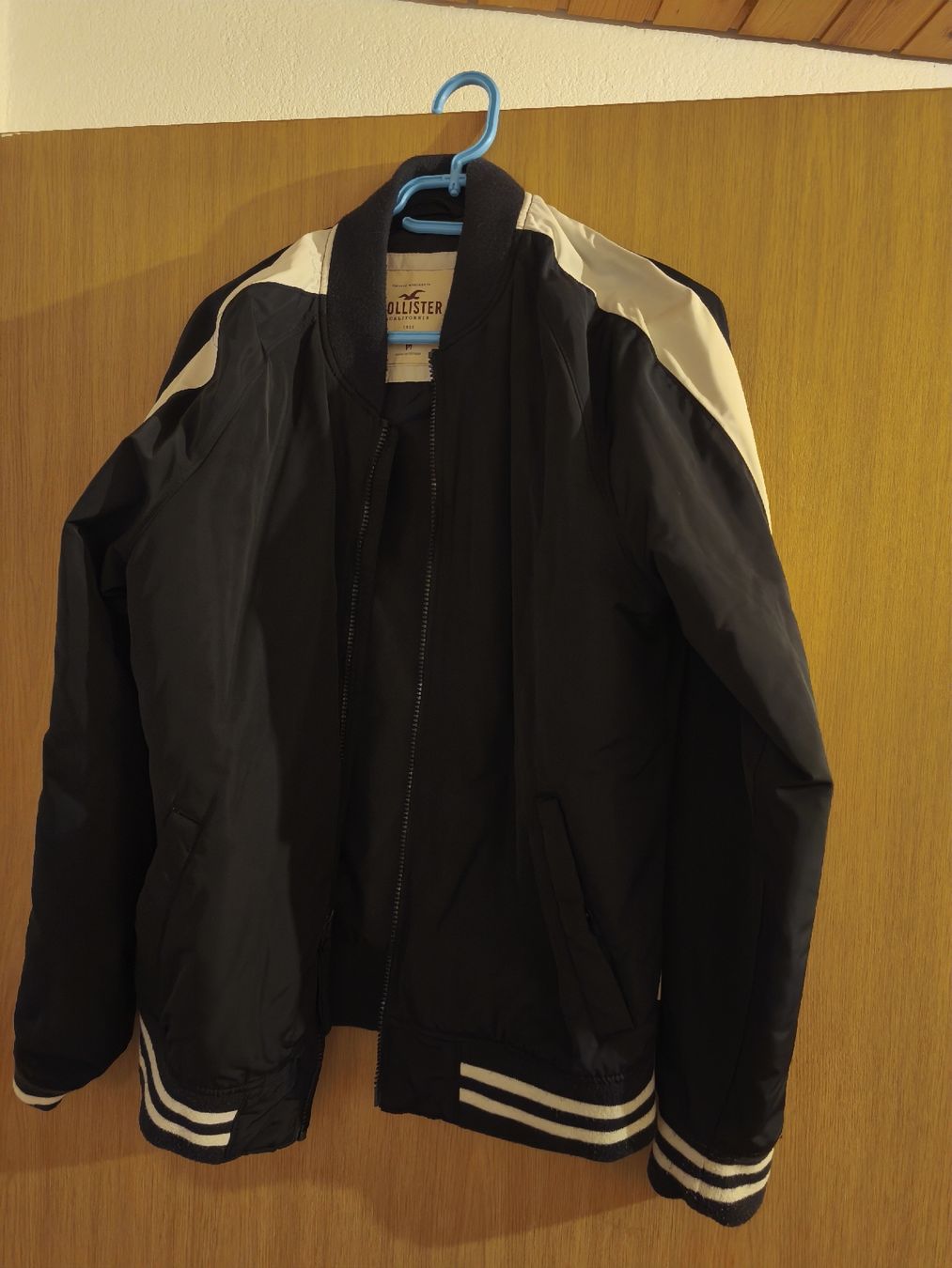 Hollister Giacche: Hollister College Jacke – Usato da Kandersteg venduto da digginblackpearlz