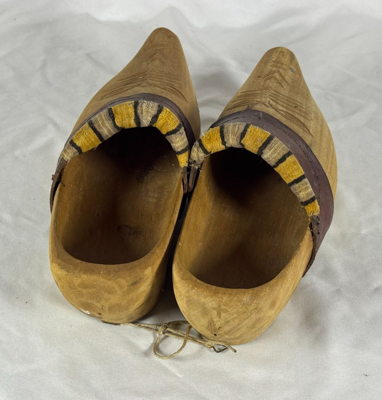 Scarpe da uomo: Sabots anciens en bois sculpté – Usato da Tramelan venduto da lolopat 3