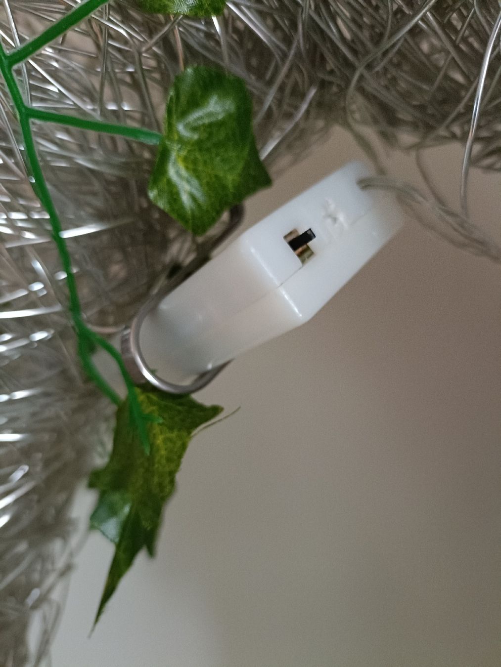 Tutte le decorazioni: Lichterkranz Silberdraht mit oder ohne künstl. Efeu – Usato da Wettingen venduto da VO40 2