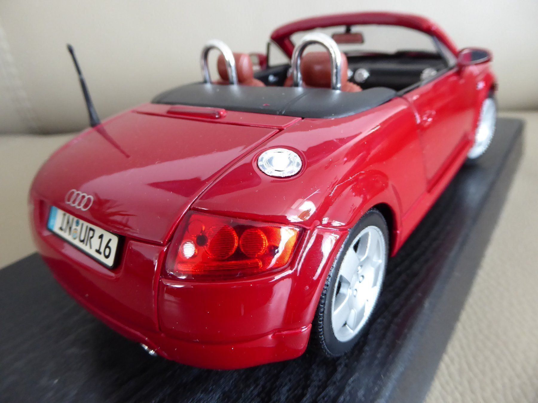 Audi Modellautos: Audi TT Roadster 1:18 – Neu (gemäss Beschreibung) aus Hettlingen von Zambole 2