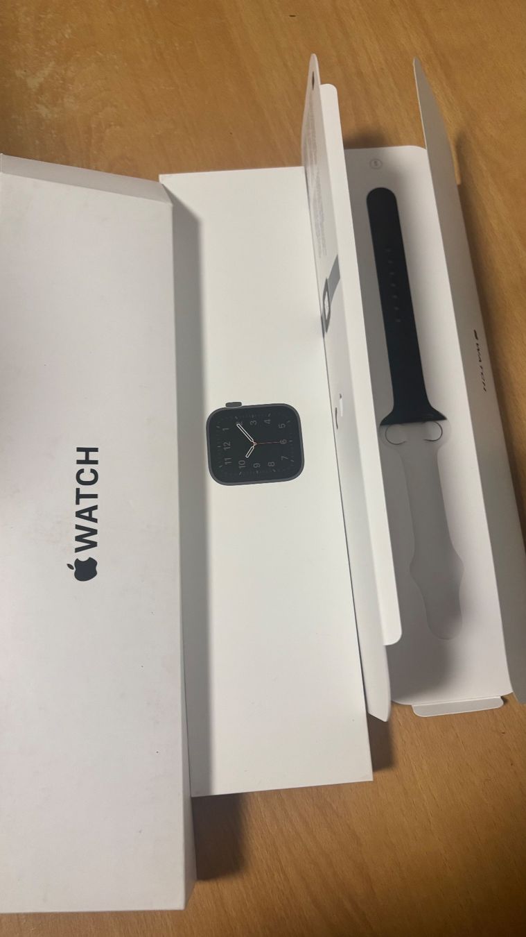 Apple Smartwatch: Apple Watch SE schwarz – D'occasion à Stallikon par Toluu 2