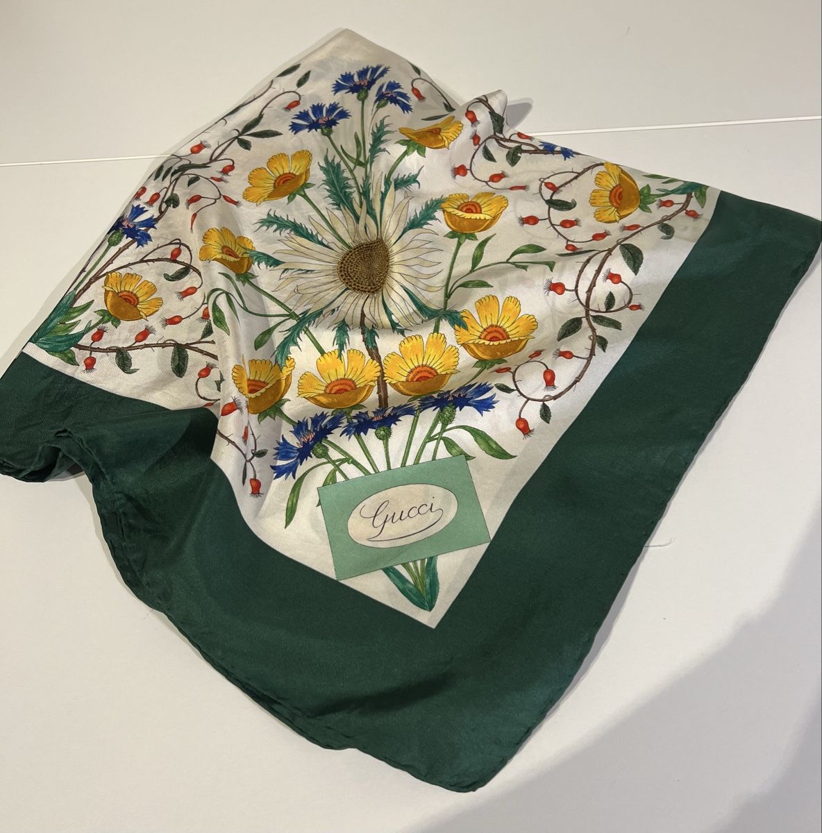 Gucci Foulards, Tücher & Schals: Foulard Gucci vintage – Gebraucht aus St-Pierre-Clages von ste_xk6p 3