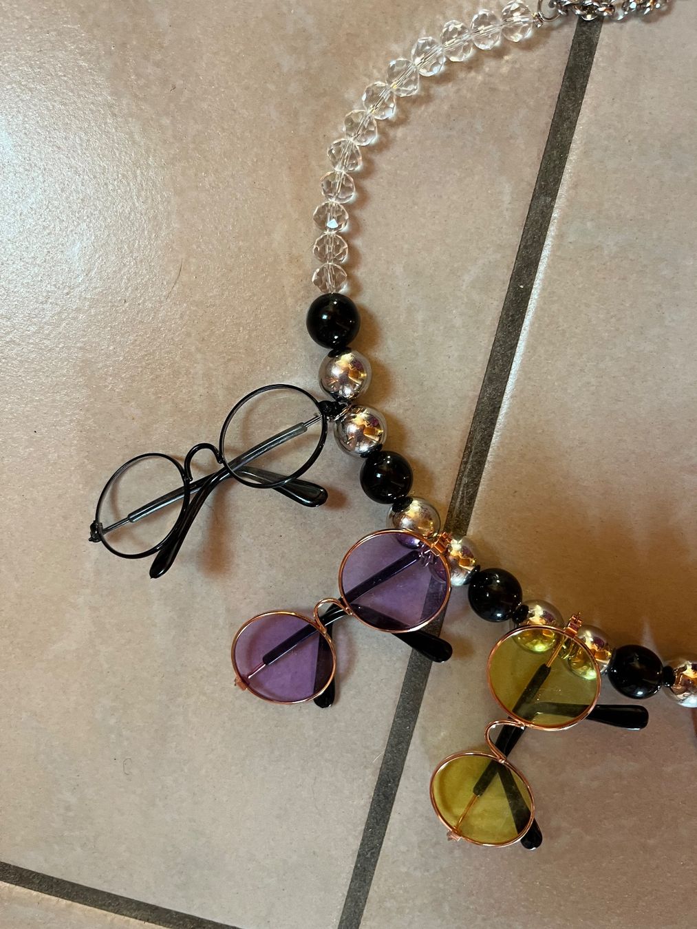 Catenine: Collier très original lunettes de soleil multicolore tbe – Usato da Porrentruy venduto da Madamebovary 1