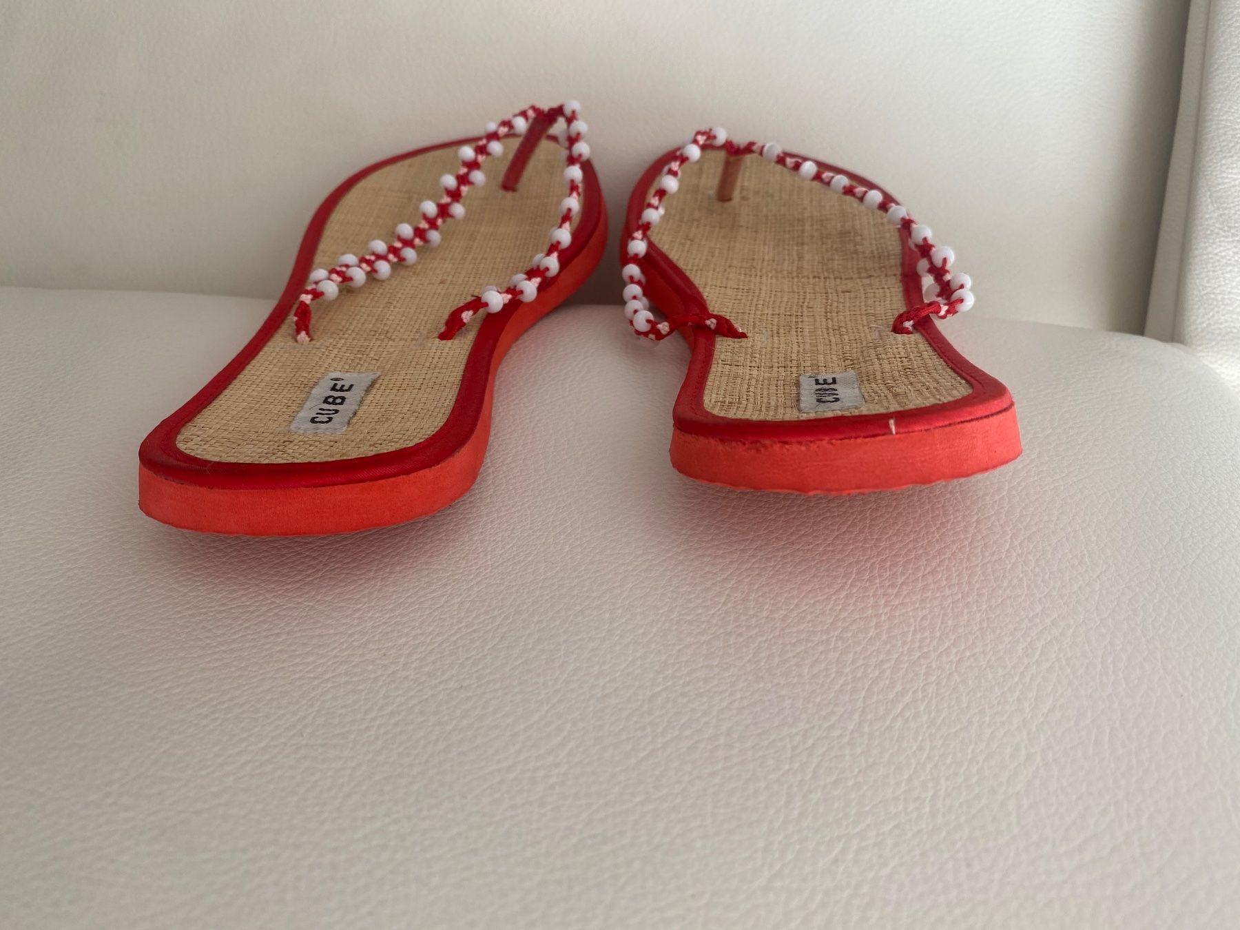 Cube Damenschuhe: SUMMERTIME - stilvolle/leichte Flip-Flops mit Perlen, rot,38 – Gebraucht aus Winkel von ferrari2022 4