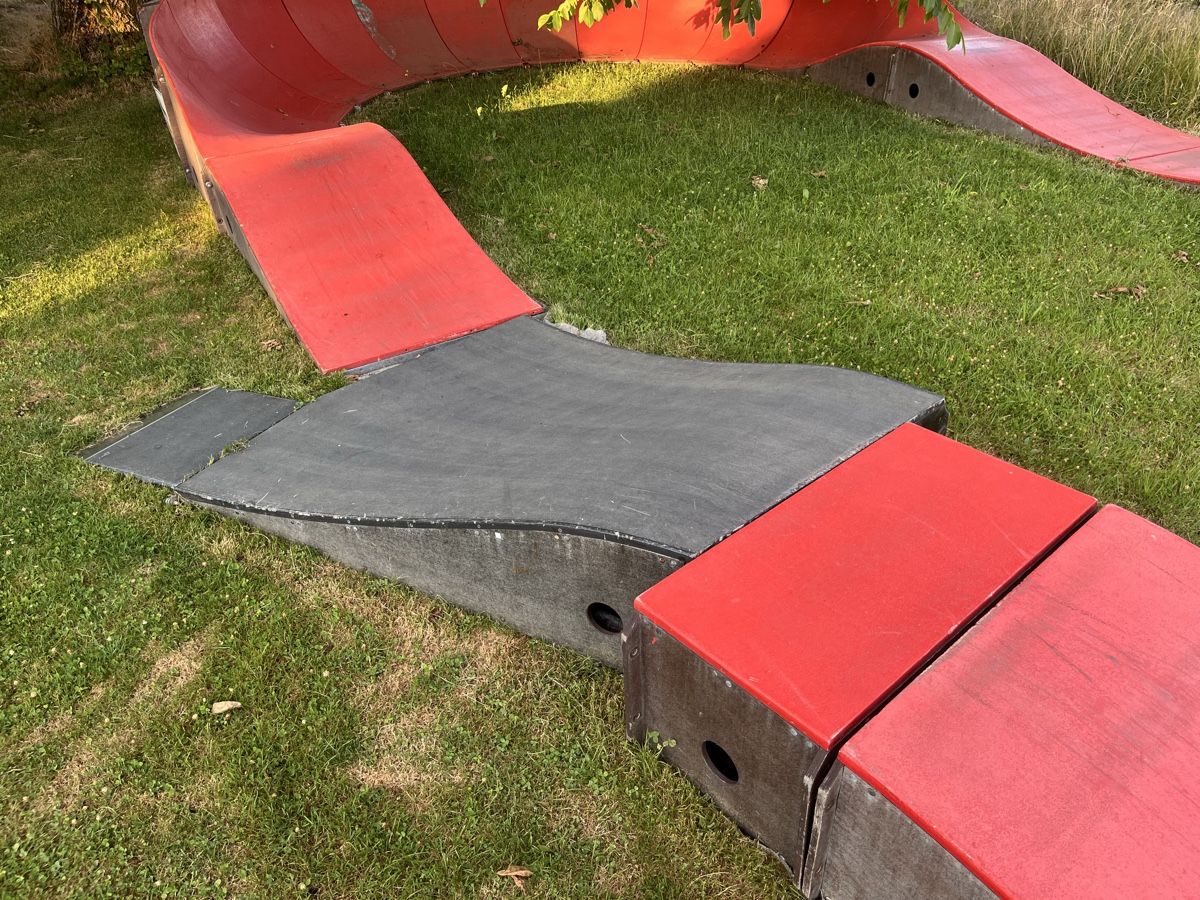 Rennbahnen: Mobiler Pumptrack – Gebraucht aus Gümligen von Galouper 4