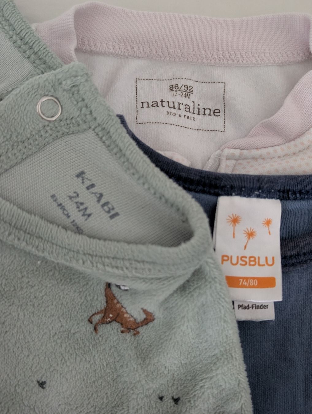 Pigiama & Simili: 3er Set Pyjama Gr. 74/80 Schlafanzüge, Strampler – Usato da Basel venduto da an_v7yj 1