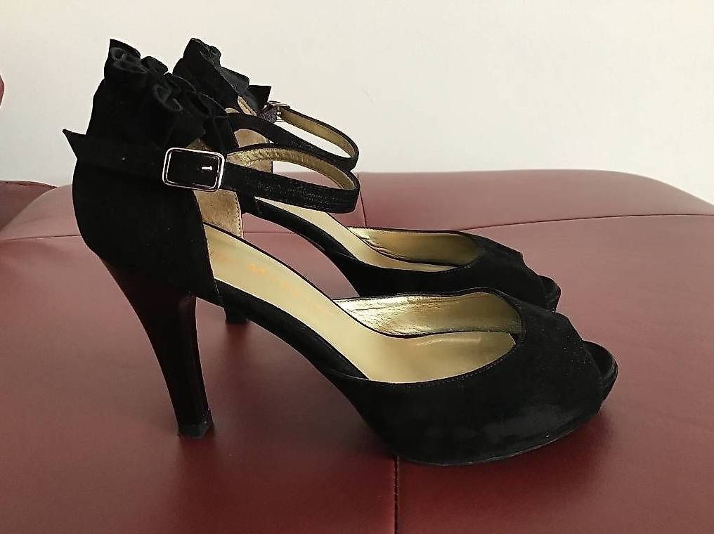 Chaussures femmes: Sandales en cuir – D'occasion à Neuchâtel par sta_7qfy 4