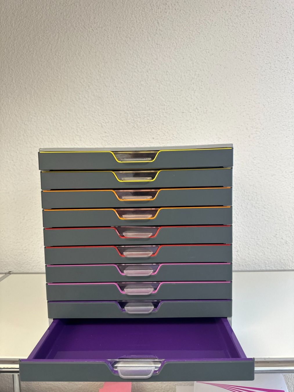 Sistemi di archiviazione: DURABLE VARICOLOR Schubladenbox 10 Fächer A4 grau/multicolor – Usato da Engwilen venduto da Sale_24 1