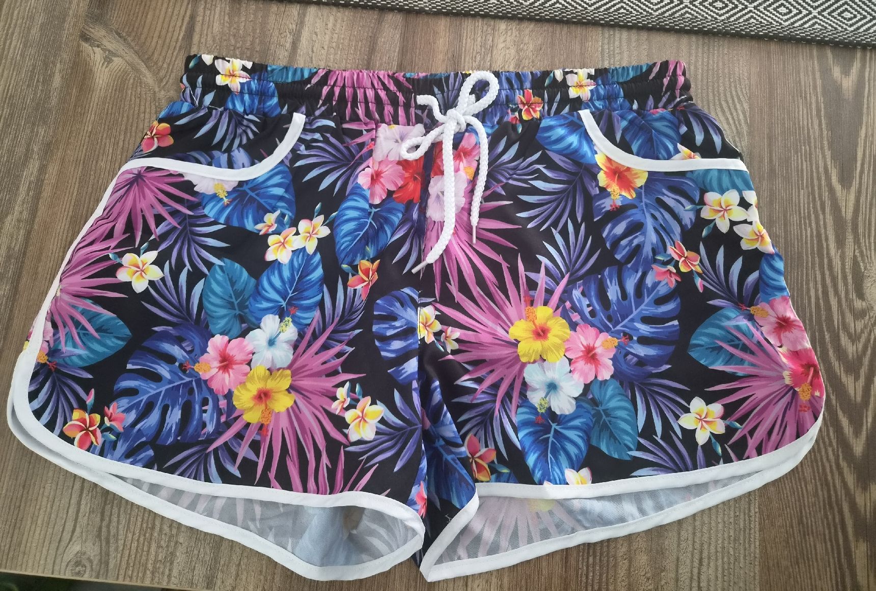 Badekleider & Bikinis: Badeshorts Damen – Neu und originalverpackt aus Mumpf von kat_2kyv