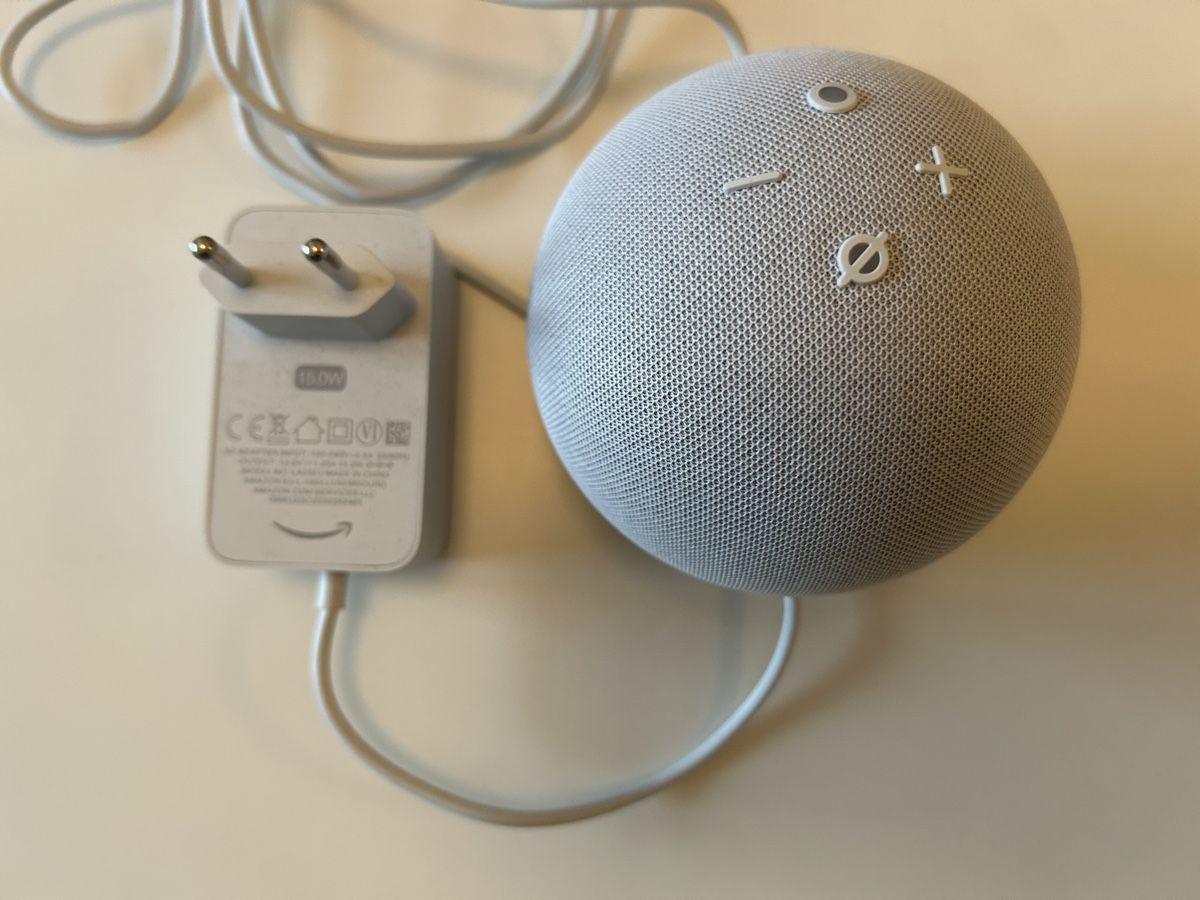 Wecker: Amazon Echo Dot 5th Gen with Clock - Smart Speaker – Gebraucht aus Zürich von  1