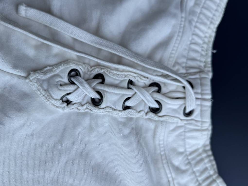 Pantalons: Shorts in weiss – D'occasion à Rudolfstetten par krach 1